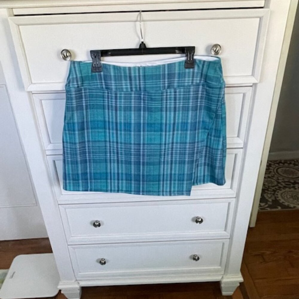 Intro Love the Fit Blue Plaid Skort - Large
